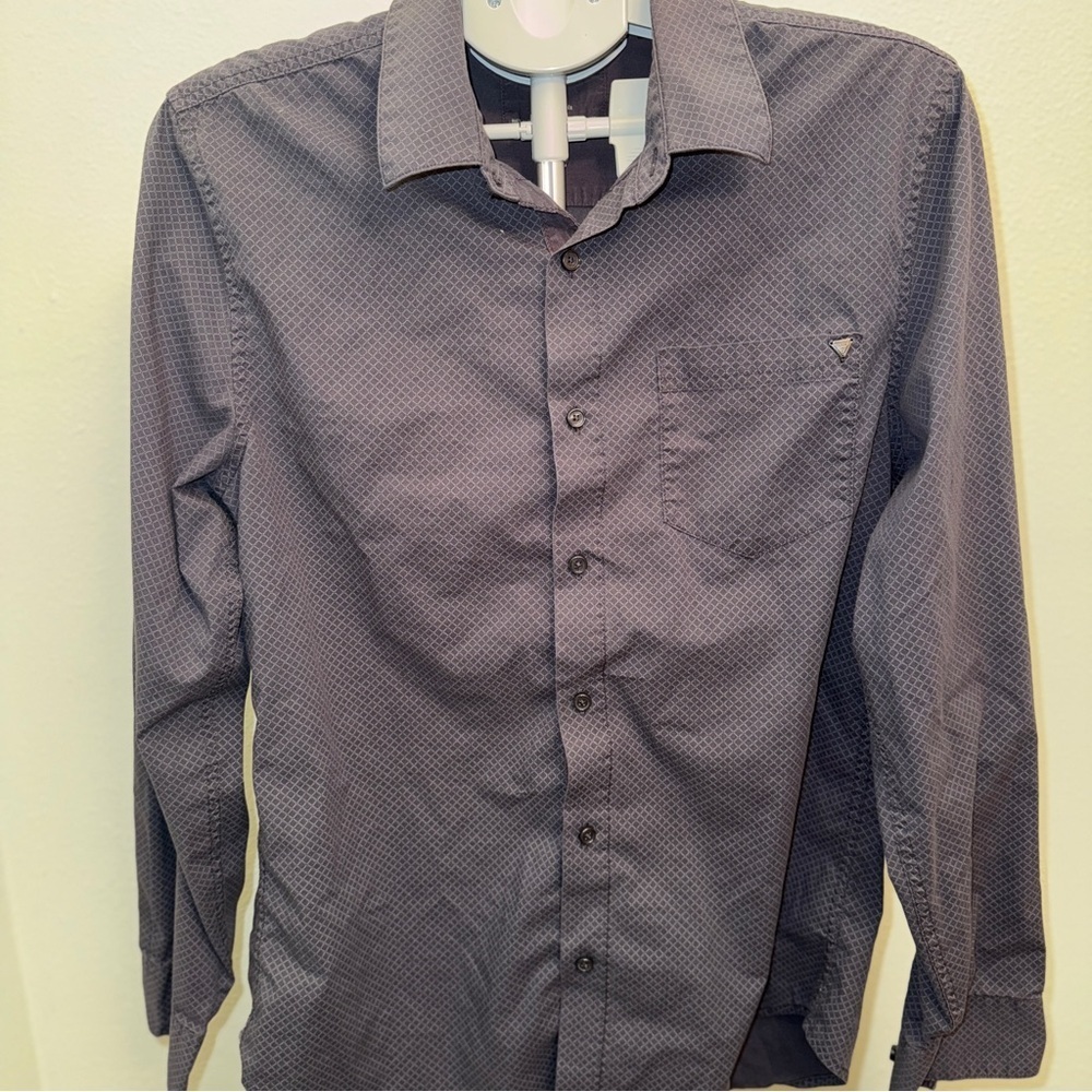 Guess Men’s Button Up, Grey W/ White Diamond Print, Sz M business or casual​​